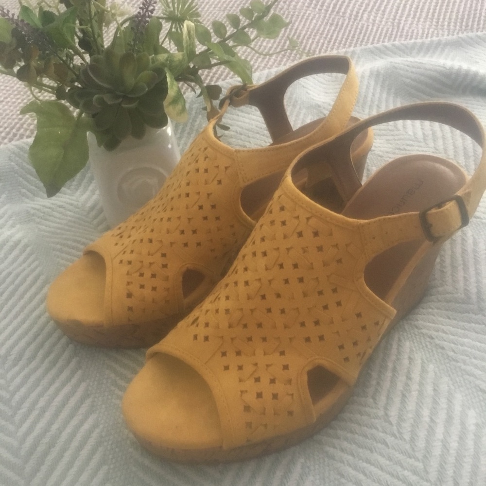 Size ten mustard yellow wedges